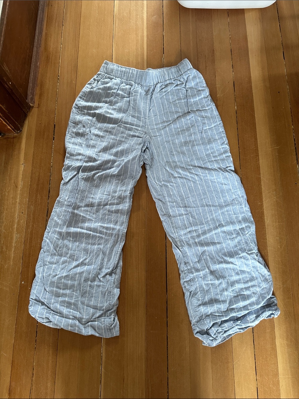 Abercrombie & Fitch Light Gray Pinstripe Cropped Pants
